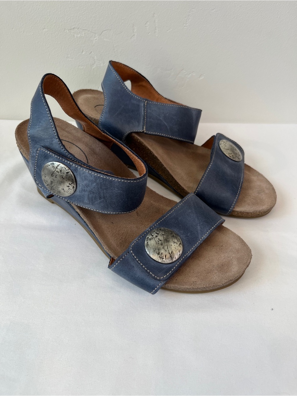 Taos Carousel 3 Leather Wedge Sandals Blue Women’s Size 8.5